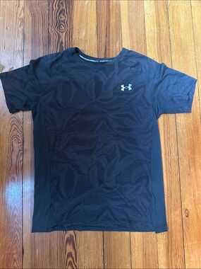 Under Armour Black Short-Sleeve Training Tee with Subtle Pattern